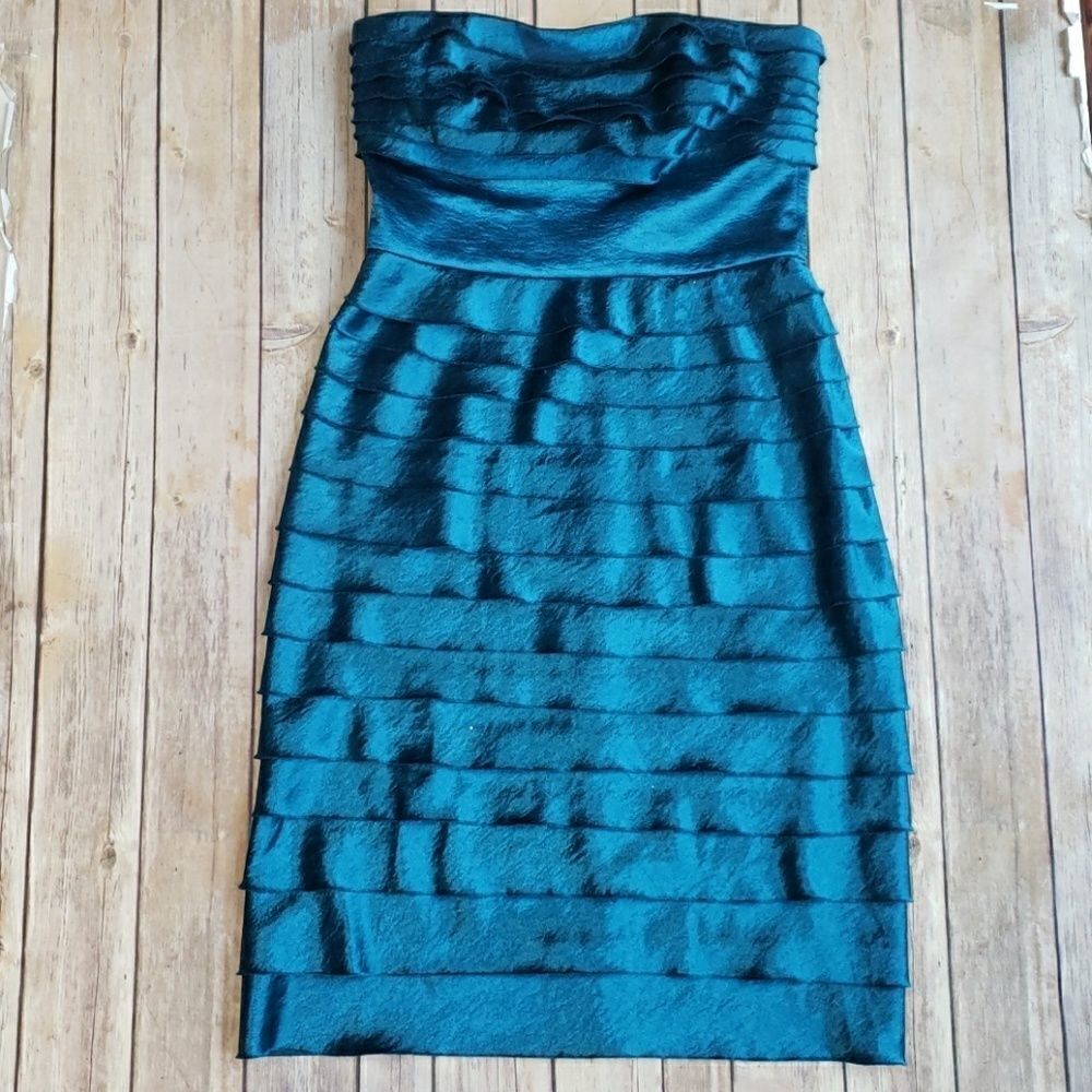 Maggy London Turquious Ruffled Strapless Dress